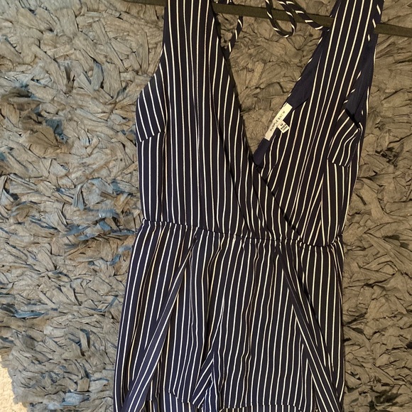 V Cut Dress - Picture 2 of 5